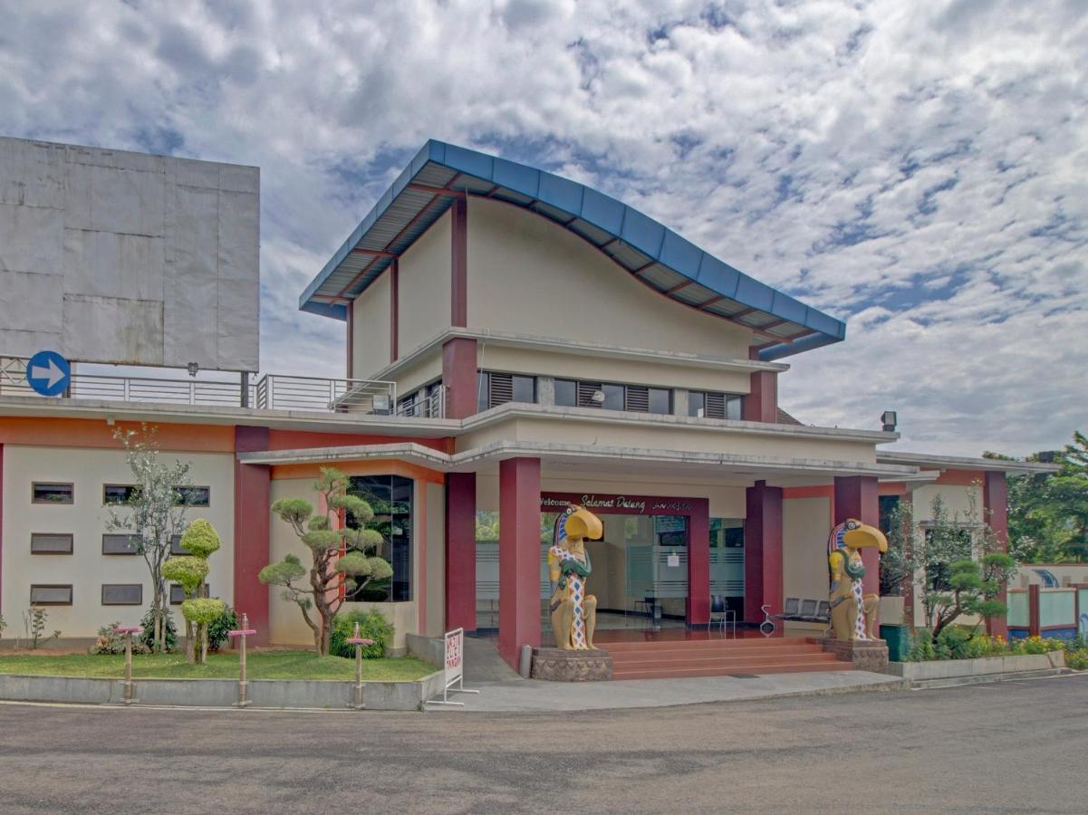 Oyo 89997 Hotel Bumi Kedaton Waterpark Bandar Lampung Eksteriør bilde