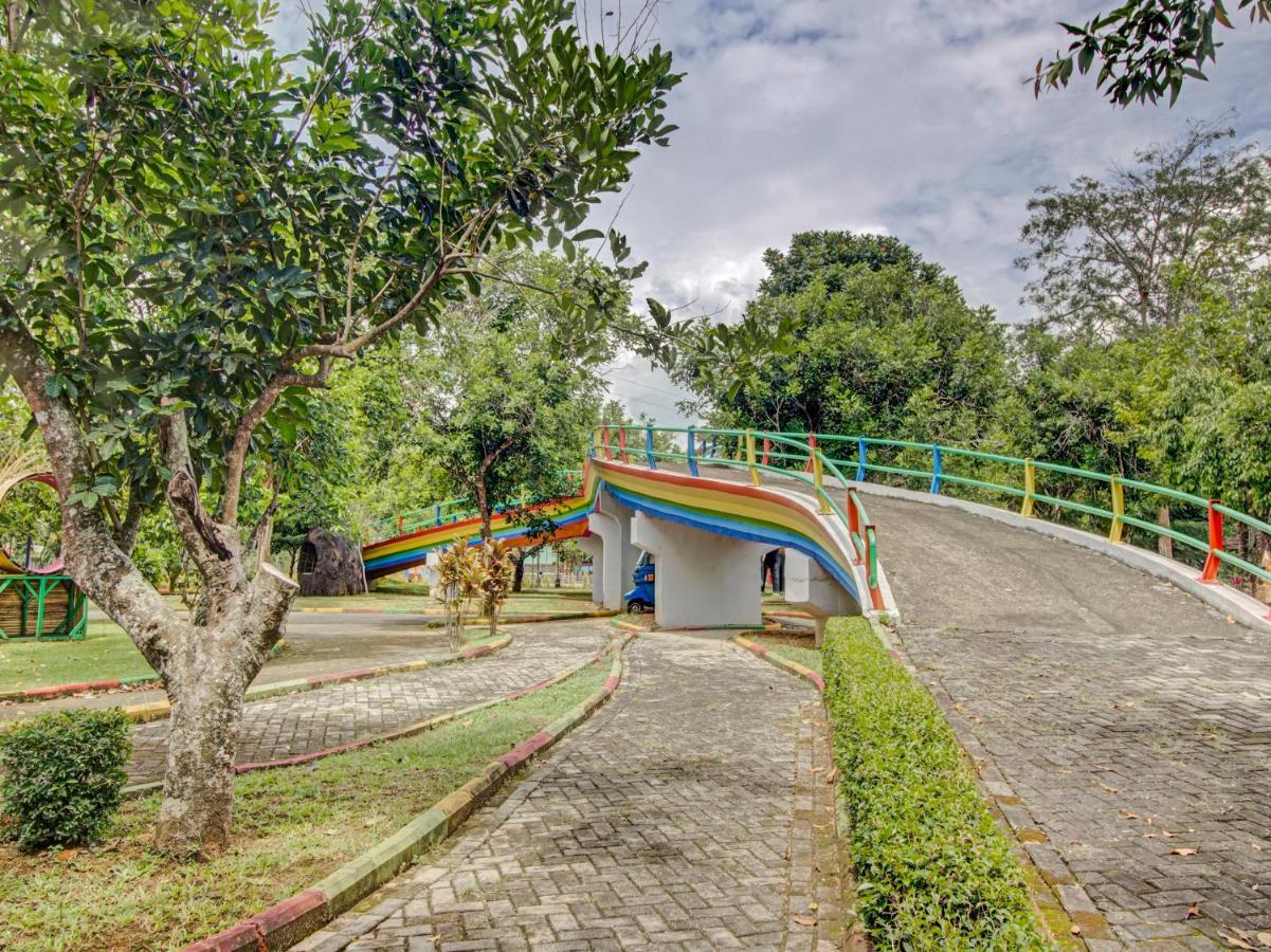 Oyo 89997 Hotel Bumi Kedaton Waterpark Bandar Lampung Eksteriør bilde